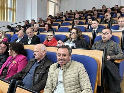 12 bujori, nicio femeie. Primarul liberal din Ponor, fără consilieri locali, după ce AUR a reclamat că lista nu respectă cota de gen