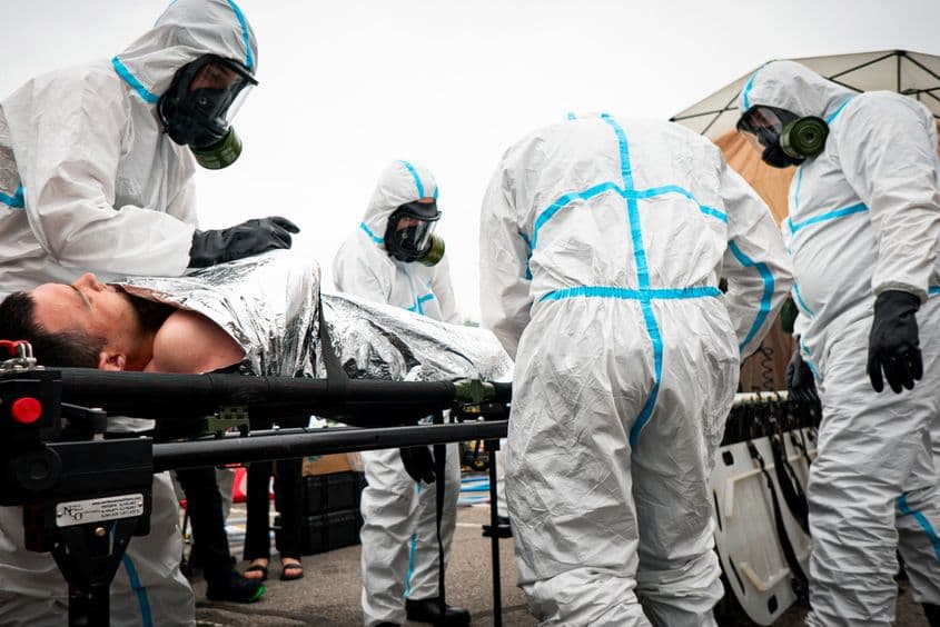 Personalul ucrainean de intervenție în caz de urgență participă la exerciții pentru a se pregăti pentru un posibil atac asupra centralei nucleare din Zaporizhzhia, Ucraina, 29 iunie 2023, pe fondul invaziei rusești. EPA/NICOLETTA STOYANOVA