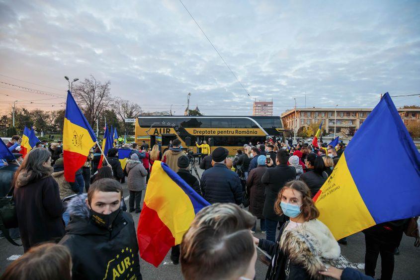 George Simion, copreședinte al Alianței pentru Unirea Românilor (AUR) participă la un protest în fața Palatului Culturii din Iași, duminică 15 noiembrie 2020 Inquam Photos / Liviu Chirica