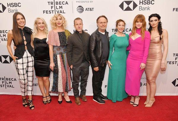 Elena (prima din stânga), la premiera filmului „Untogether” de la Tribeca. În centrul imaginii este Billy Crystal. Foto: Arhivă personală