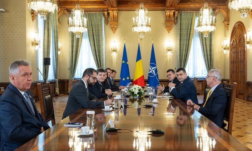 Dan Dungaciu, George Simion și Petrișor Peiu au făcut parte din delegația AUR care s-a prezentat la consultările inițiate de președintele Nicușor Dan. Foto: Administrația Prezidențială