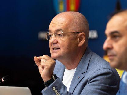 Primarul Emil Boc explicând că planul Metroului ușor de la Cluj este în grafic, cu toate că finanțarea proiectului este problematică. Foto: Raul Ștef