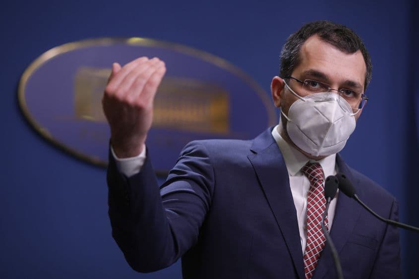 La final de mandat, ministrului Vlad Voiculescu i s-a reproșat că nu a atins 1.600 de paturi de ATI pentru bolnavii de Covid. Ele fuseseră promise încă din toamnă de ministrul Tătaru. Foto: Octav Ganea, Inquam Photos