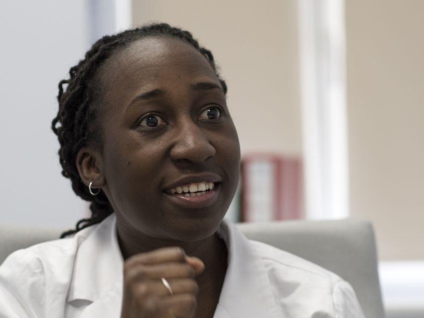 Joanne Mbeche este specialist în medicină internă. Foto: Raul Ștef
