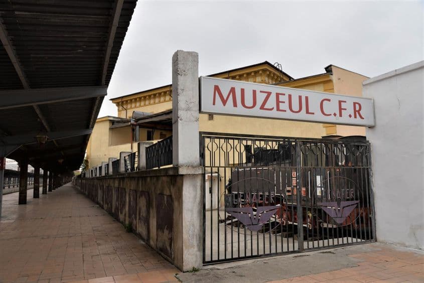 Muzeul CFR stă gol și stingher într-un colț. Modernizarea ar trebui să-l aducă în prim-plan. Foto: Lucian Muntean