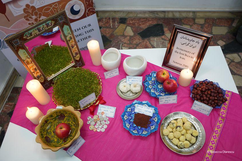 Haft-Sin, masa tradițională de Nowruz, la Muzeul Țăranului Român. Foto: Rebecca Olărescu