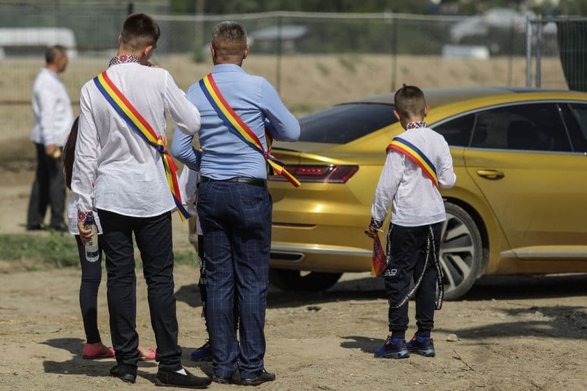 Românii verzi își iau doar valorile din Rusia, nu și mașinile. Foto: Octav Ganea, Inquam Photos