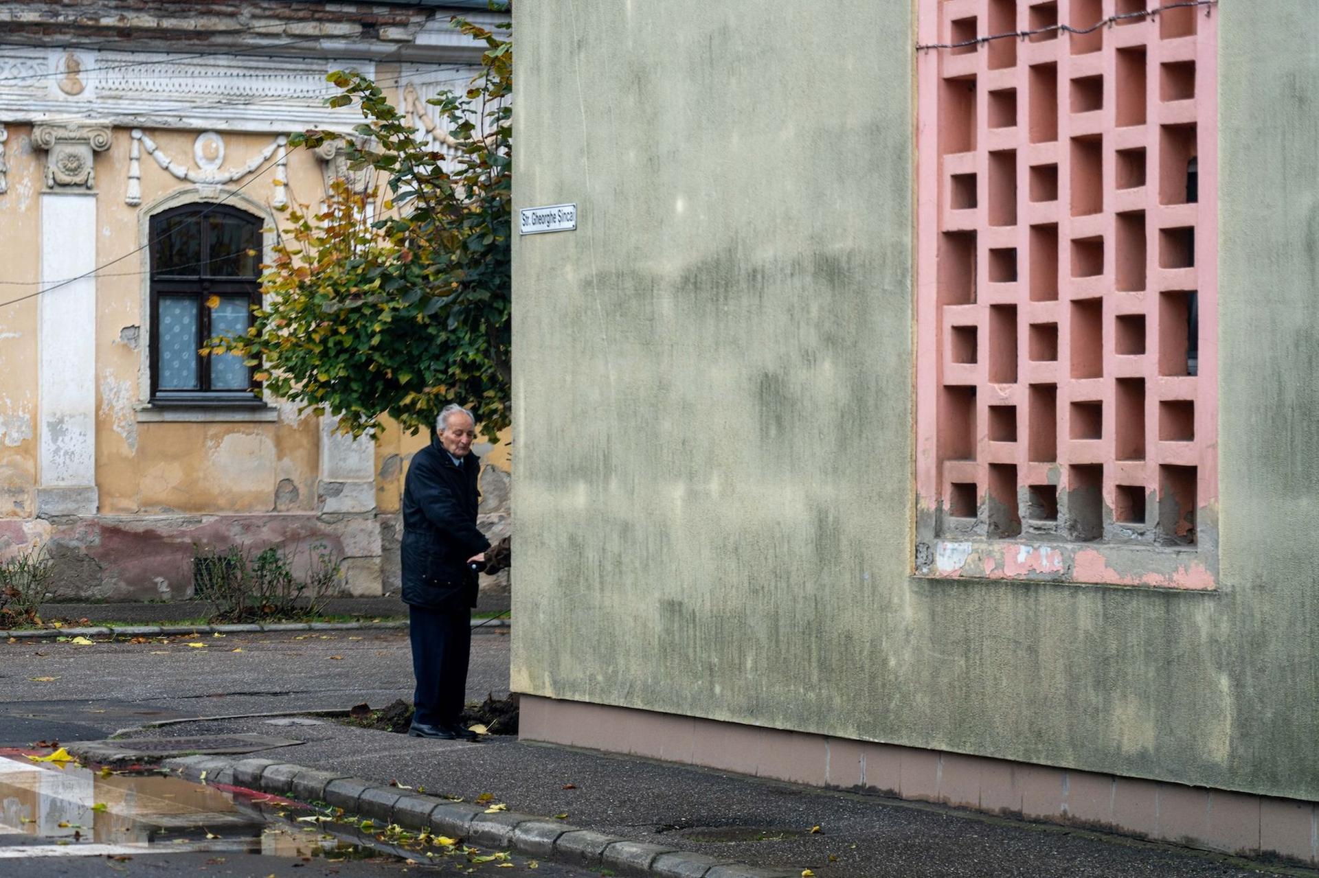 Spre întâlnirea duminicală de la Uniunea Armenilor. Foto: Raul Ștef