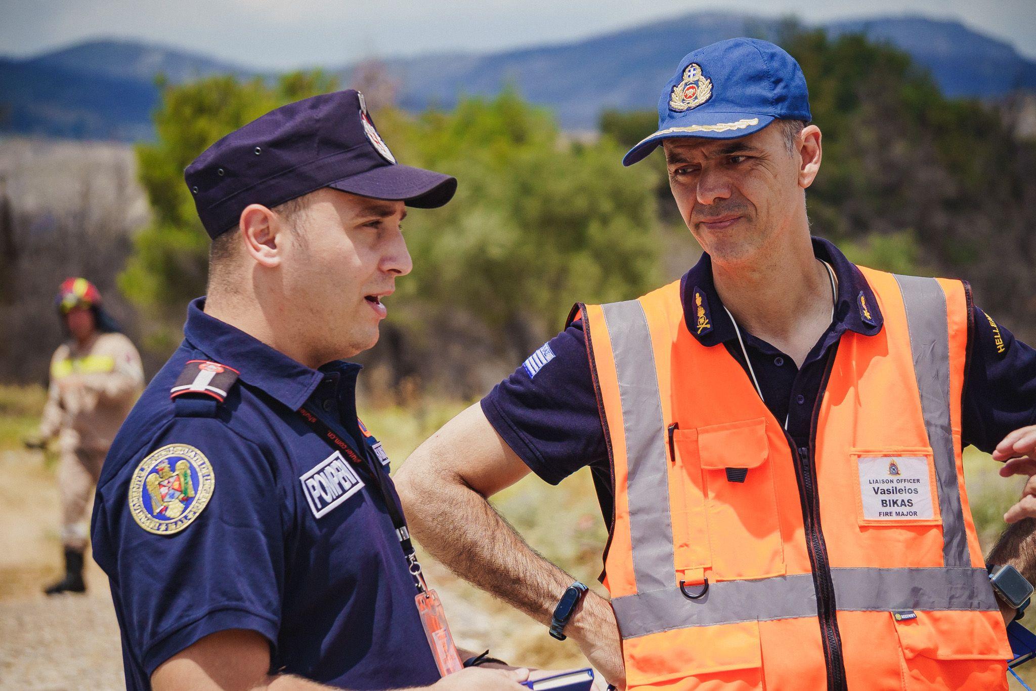 Maior Cătălin Samșodan, împreună cu maiorul Vasileios Bikas, ambii ofițeri de legătură în programul de pre-poziționare, în Atena. Foto: Ioana Epure