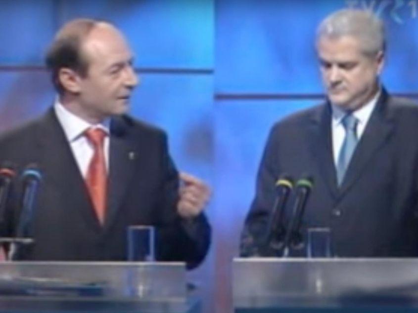 Dezbaterea prezidențială dintre cei doi „foști comuniști”, Traian Băsescu și Adrian Năstase (2004). Sursa: TVR