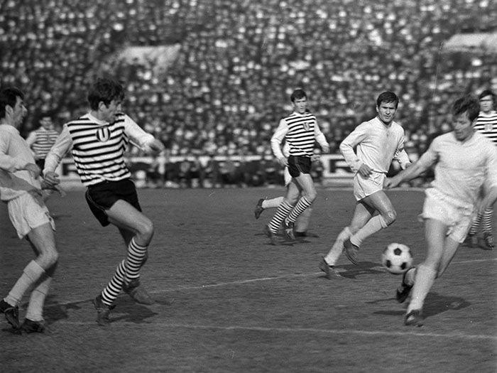 Victoriile erau decise, de multe ori, în afara terenului de fotbal. Sursa foto: Arhiva foto Minerva