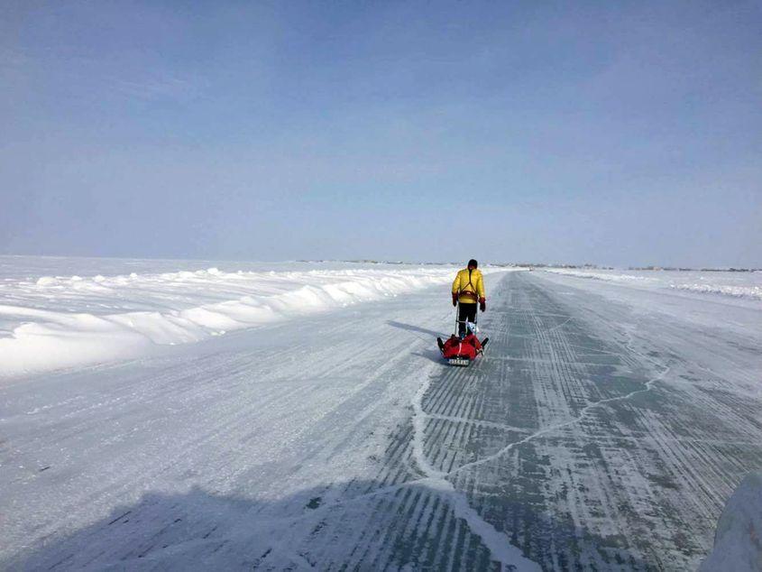 Fotografiile îi aparțin lui Tibi Ușeriu și au fost realizate la competiția 6633 Arctic Ultra.
