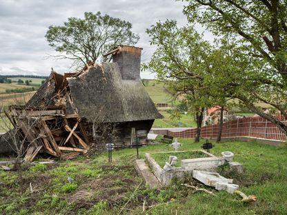 Cât de mult ne mai plac lemnul și spațiile mici