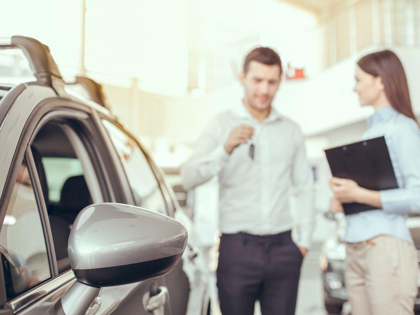 Decizia cumpărării unei mașini este una importantă, poate chiar a doua după alegerea unei case, așa că documentarea în avans este esențială. Foto © Sidelnikov | Dreamstime.com