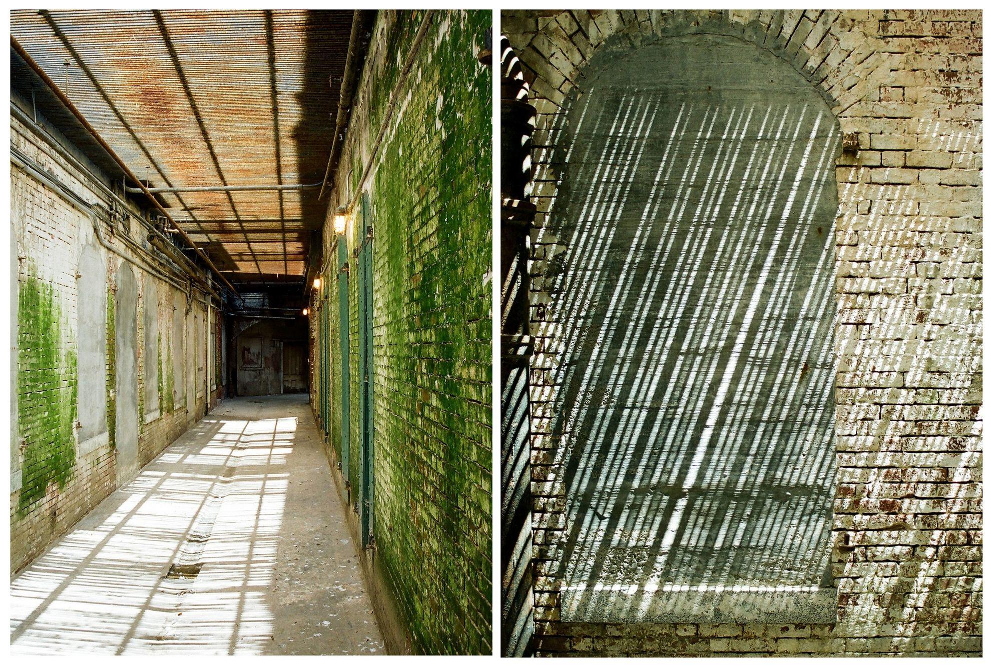 <em>Prin cotloanele nerenovate ale închisorii, lăsate exact la fel cum au fost în 1963, m-au fascinat umbrele și unghiurile în care cădea lumina pe ziduri.</em>