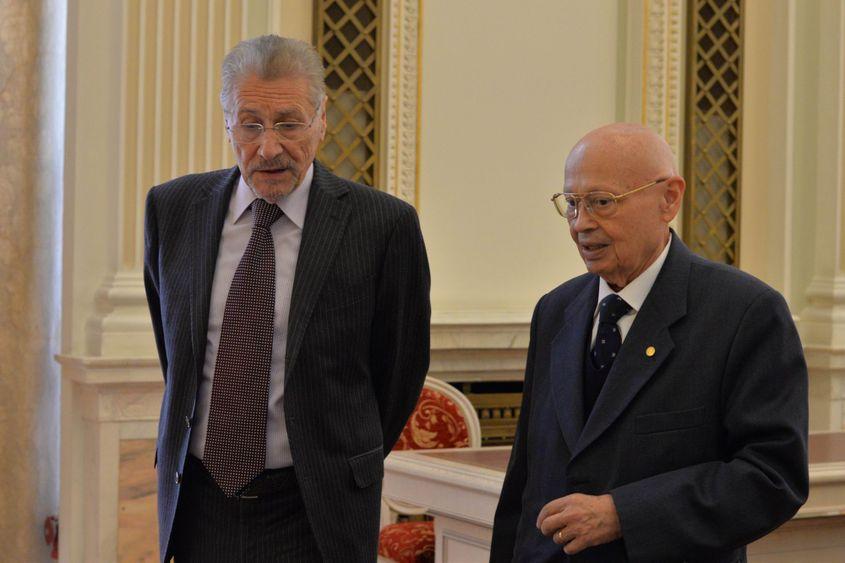 Emil Constantinescu, alături de preşedintele Academiei Române, Ionel-Valentin Vlad.