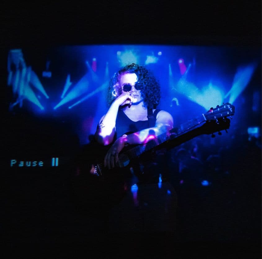 În prezent, Flo lucrează la Accept, contribuie la organizarea unei expoziții fotografice despre persoanele trans, iar anul acesta este coordonatorul Bucharest Pride. Foto: arhivă personală