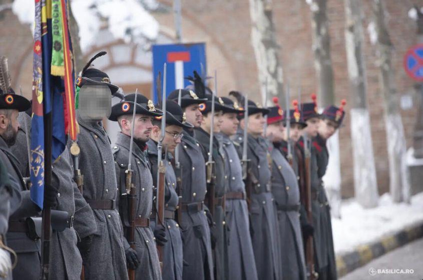 În cealaltă parte a timpului său liber, tinerii radicalizați se dedică reenactmentului Armatei Române și participă la diferite evenimente.