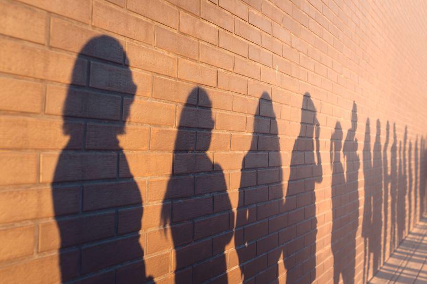PressOne atrage atenția că mii de tineri care părăsesc sistemul de plasament din România nu știu să-și gestioneze banii. Foto:© Sergey Krotov | Dreamstime.com