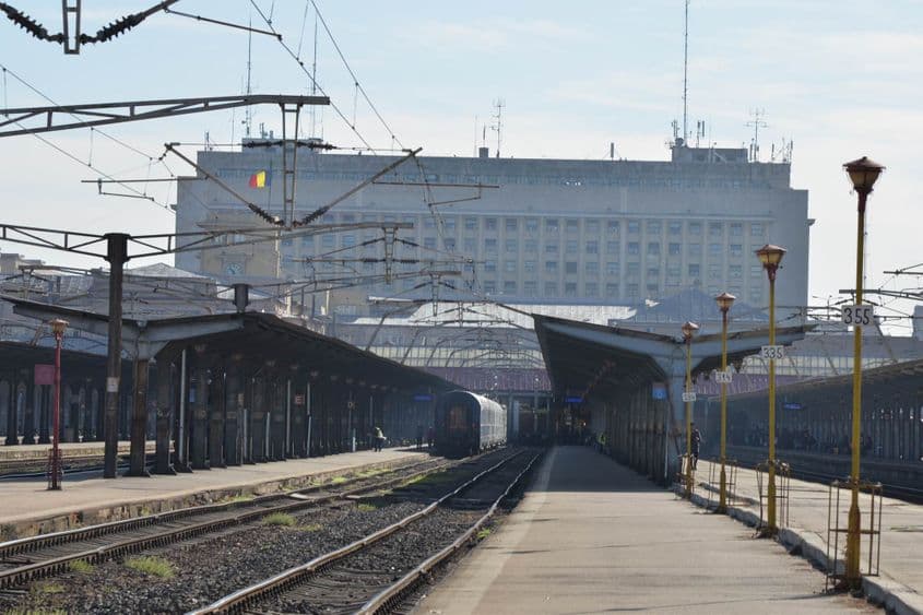 Faptul că Gara de Nord e gară terminus, iar nu de tranzit, îi scade foarte mult din valoare. Cele 100 de milioane de euro n-ar cuprinde nici acest amănunt esențial. Foto: Lucian Muntean