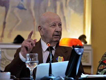 Generalul Dragnea, către civilul Dragnea: "Auzi, băi, președinte de la Camera Deputaților! Se aude?"