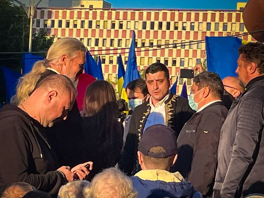 Unele partide, precum AUR, partide capitalizează de pe urma discursului antivaccinist. Foto: PressOne