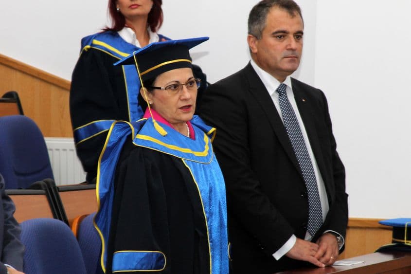 Gigel Paraschiv, alături de Ecaterina Andronescu, fost ministru al Educației în mai multe guverne. Foto: Universitatea „1 Decembrie 1918” Alba Iulia