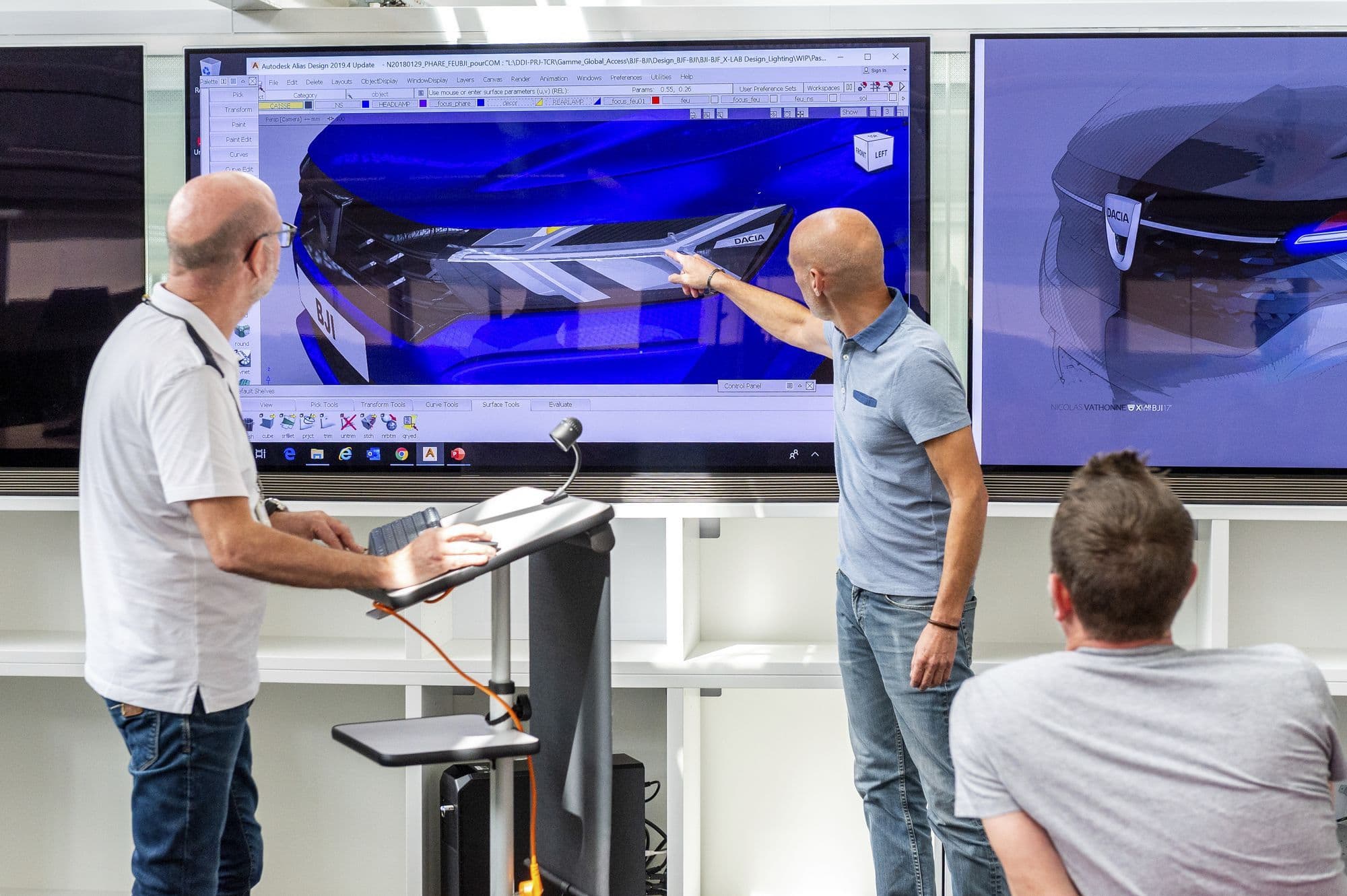 Procesul de design din 2020 presupune atât competiția internă, cât și colaborarea diferitelor centre de design ale grupului Renault. Este modul în care iau naștere mașinile din lumea întreagă în epoca digitalizării