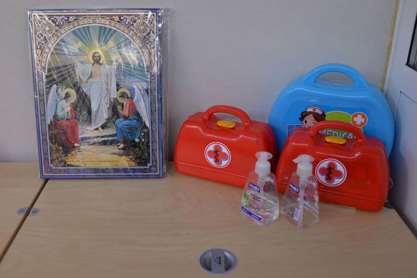 Profesorii care lucrează în spitale trebuie să le ofere copiilor și cunoștințe, dar și sprijin emoțional.