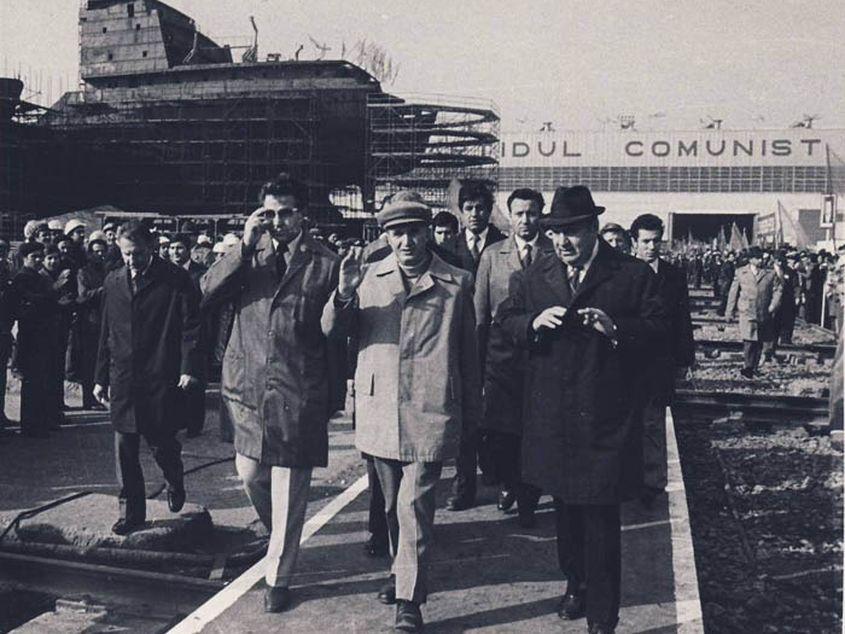 Nicolae Ceaușescu în vizită pe șantierul naval din Brăila, în 1981 sursa foto: Muzeul Național de Istorie a României
