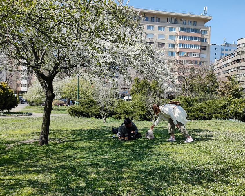 Pachetele lui Sachin au ajuns la oamenii fără adăpost din parcurile din centrul Bucureștiului