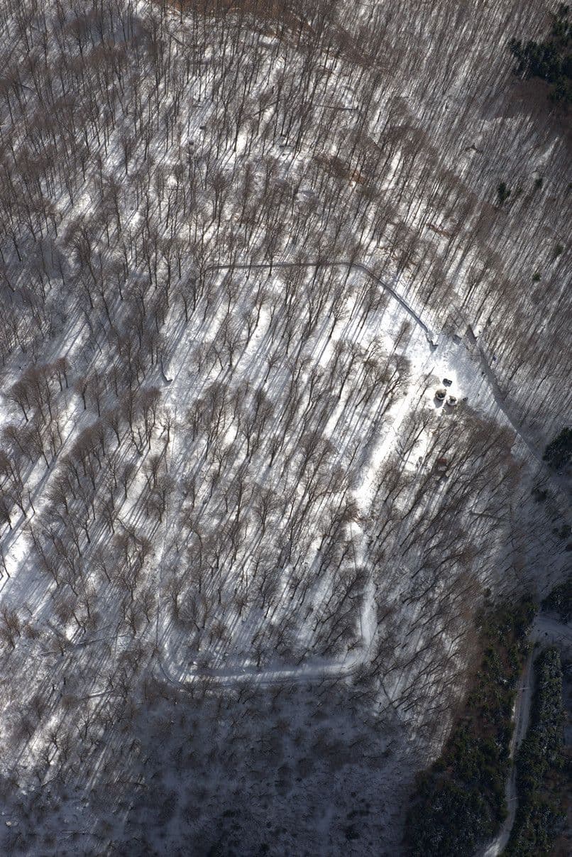 Vedere aeriană asupra zidul cetății Grădiștea de Munte. Foto: MNIT.