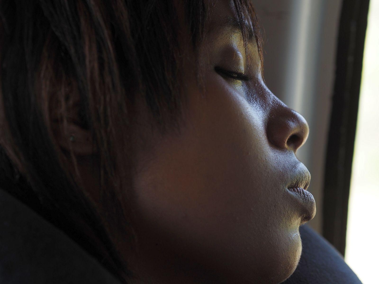 Colegă de călătorie dormind