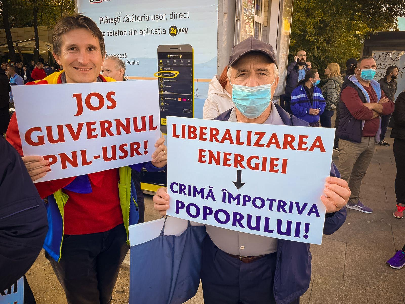 Oamenii nu înțeleg de ce le cresc prețurile la energie și gaze, dar găsesc rapid țapii ispășitori. Foto: Alex Olaru