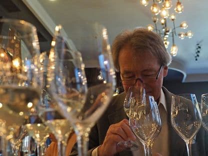 "Dați-mi mai mult vin sau dați-mi pace"*