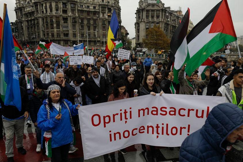 Miting de solidaritate cu poporul palestinian organizat în Piaţa Universităţii din București, 4 noiembrie 2023. Foto: Inquam Photos / Octav Ganea