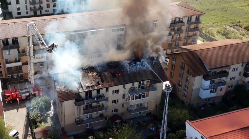 Imagine filmată cu drona în blocul afectat de incendiu. Sursa: am.display/Antonio Miclea (c)