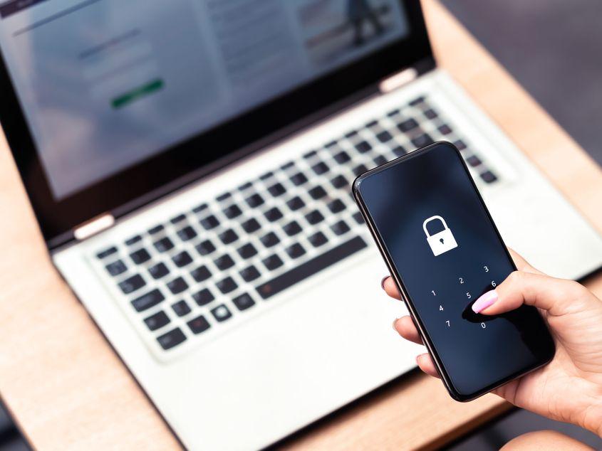 Pentru o utilizatoare din România, o parte din opțiuni sunt tăiate din start pentru că aplicațiile nu sunt disponibile în țară. sursa: ID 212883978 © Tero Vesalainen | Dreamstime.com