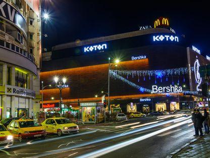 Bucureștiul, invadat de publicitate stradală. Activist din Franța pentru PressOne: „Ecranele digitale creează un stres continuu asupra creierului”