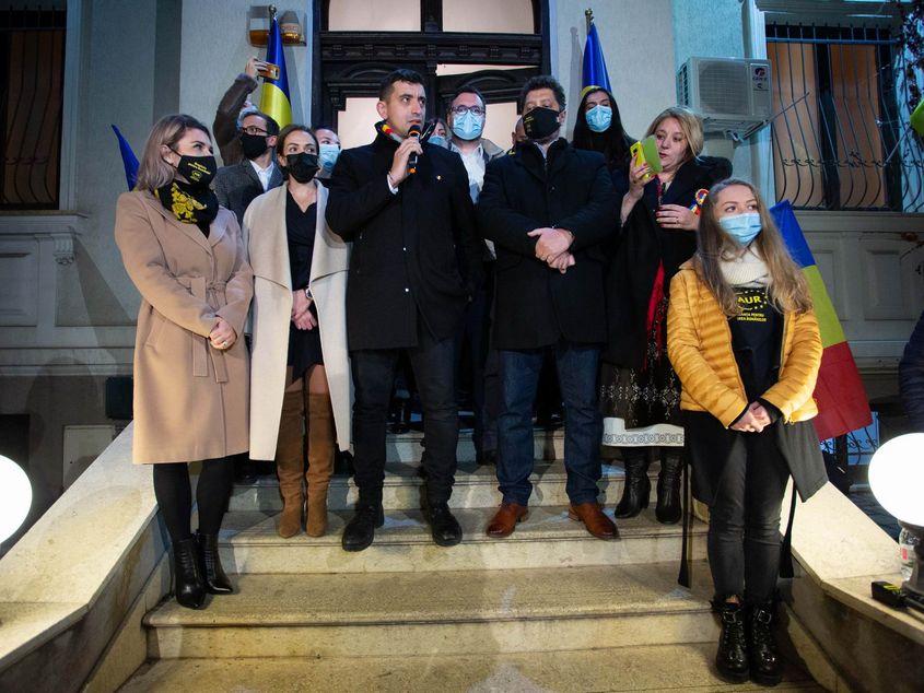George Simion, președintele formațiunii politice AUR, face declarații de presă după publicarea exit poll-ului de după încheierea votului pentru alegerile parlamentare, duminică, 6 decembrie 2020. Inquam Photos / Roxana Nițescu