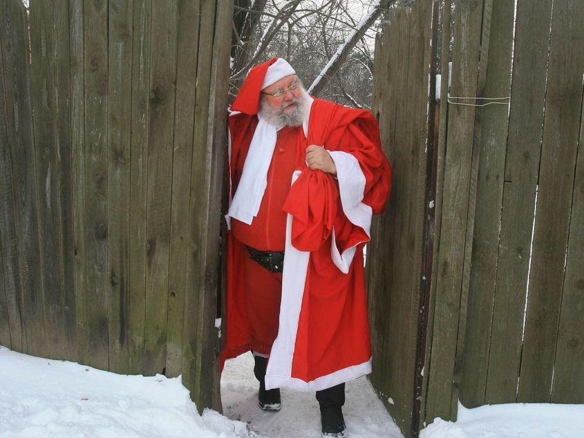 Anul ăsta, Moş Crăciun şi-a reluat drumurile. Fotografii: Lucian Muntean