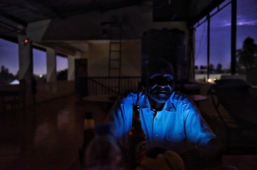 Vitalis Haule, gazda noastră, are 75 de ani, a fost profesor 40 de ani și e un fel de lider local în Lugarawa. Foto: Ioana Epure