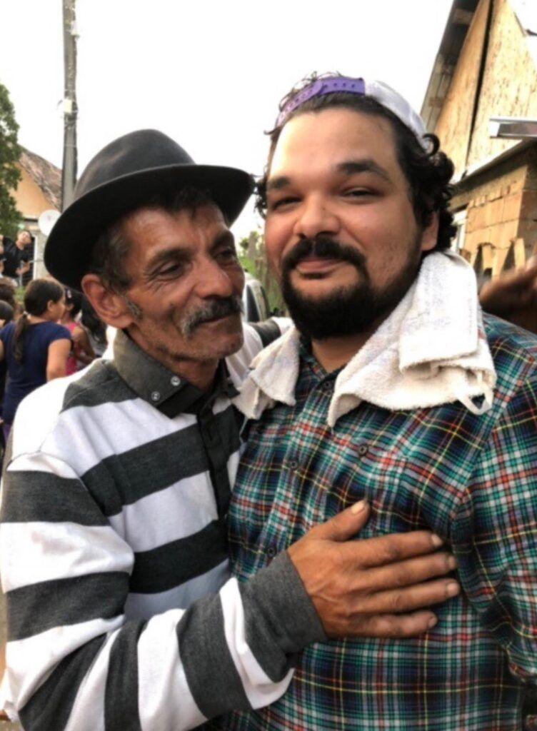 Când l-a întâlnit pentru prima dată pe tatăl lui biologic, în 2019.