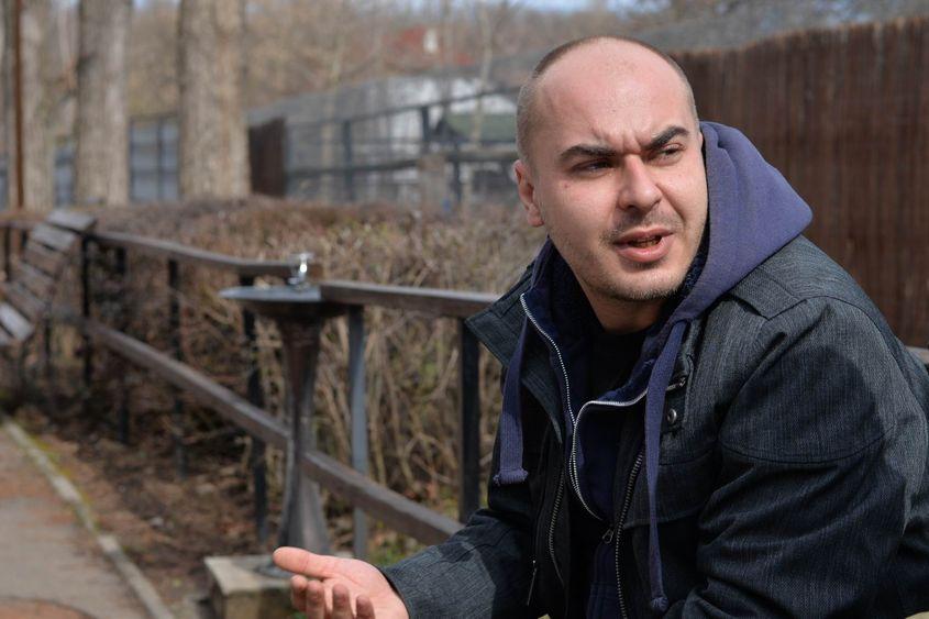 Medicul veterinar Ciprian Petrescu, în curtea Grădinii Zoologice București. Foto: Lucian Muntean
