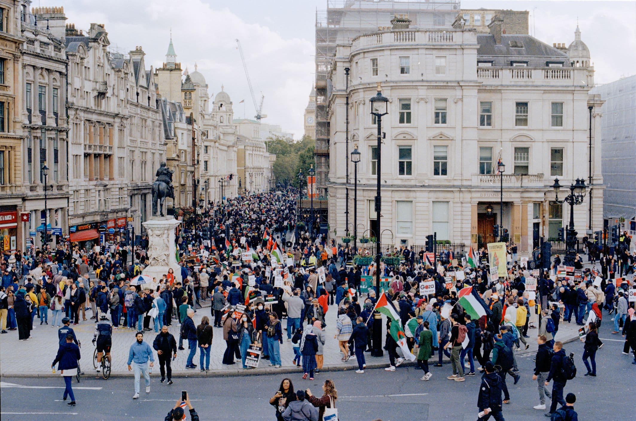 Nu doar în România oamenii au ieșit să protesteze în solidaritate cu cauza palestiniană. În imagine, un protest pro-palestinian în Londra, 14 octombrie 2023. Foto © Sabih Jafri | Dreamstime.com
