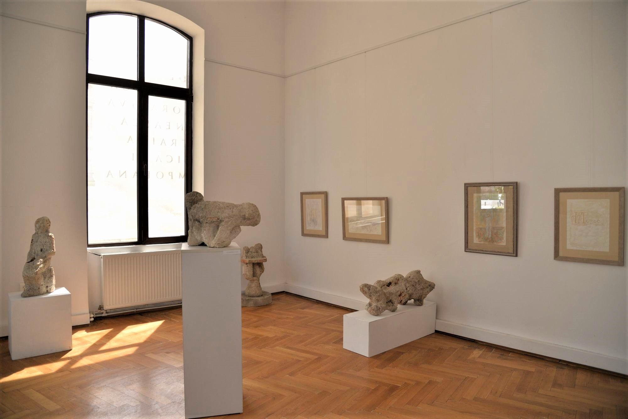 Sculptură Vasile Gorduz, Acuarelă Paul Gherasim. Foto Lucian Muntean