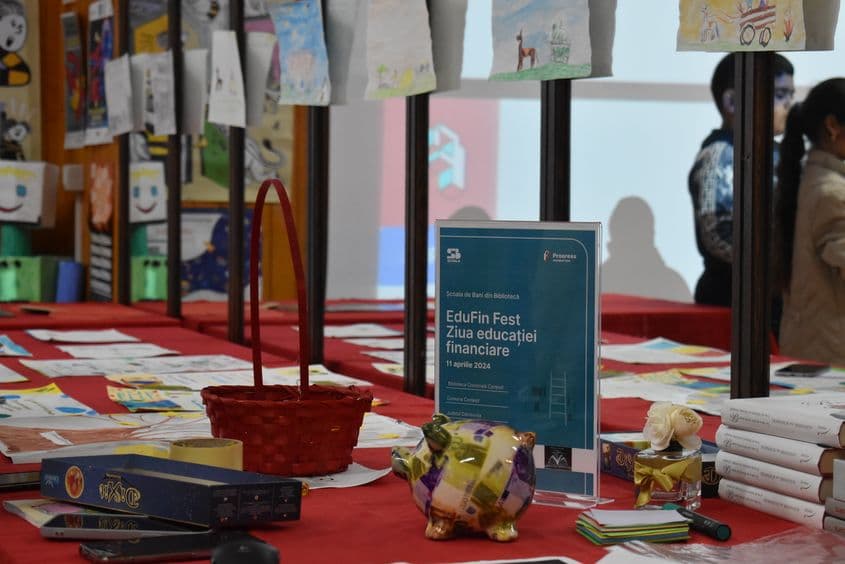 Peste 50 de copii au participat la cursul de educație financiară din Conțești, Dâmbovița. Foto: Lavinia Niță / PressOne