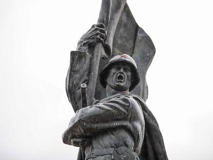 Războiul bătut în piatră. Sute de monumente și cimitire sovietice păstrează o imagine falsificată a istoriei