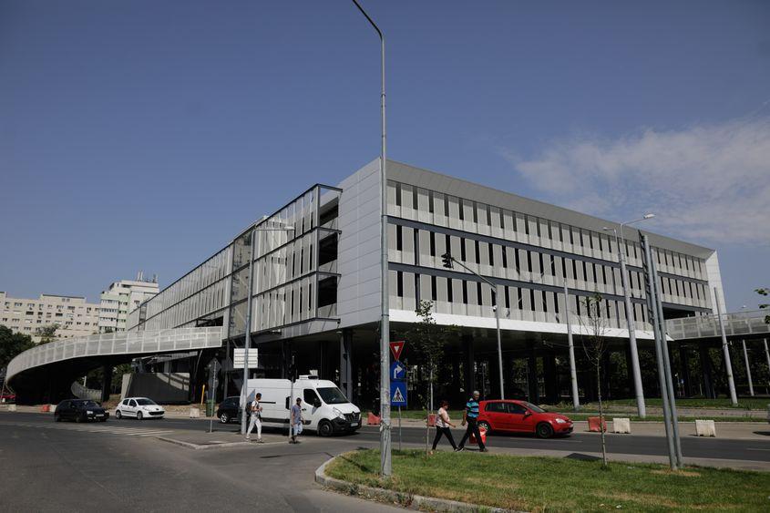 Parcarea pentru maşini şi terminalul multimodal pentru transportul în comun Park&Ride Cora Pantelimon, în București, joi 29 iulie 2021. Inquam Photos / George Călin