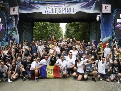 Untold: după cine se iau lupii tineri